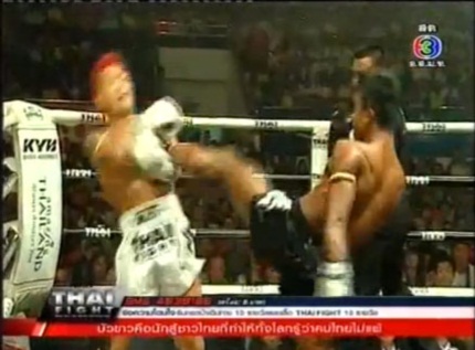 บัวขาว ชนะคะแนน ผ่านเข้ารอบชิงชนะเลิศศึกไทยไฟต์ 2012