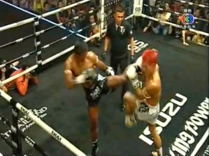 บัวขาว ชนะคะแนน ผ่านเข้ารอบชิงชนะเลิศศึกไทยไฟต์ 2012