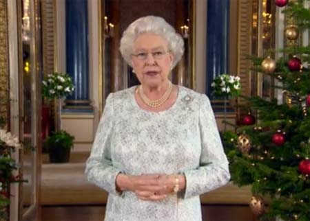 ควีนเอลิซาเบธพระราชทานพรคริสต์มาสผ่านระบบ 3D