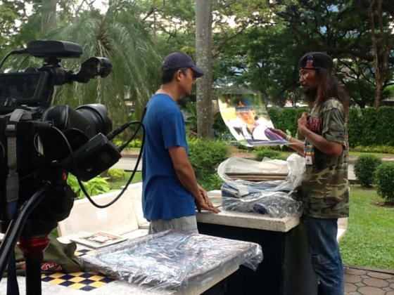 เขียว ศิริธร โยธิน ชายเร่ร่อนผู้รักในหลวงยิ่งชีพ