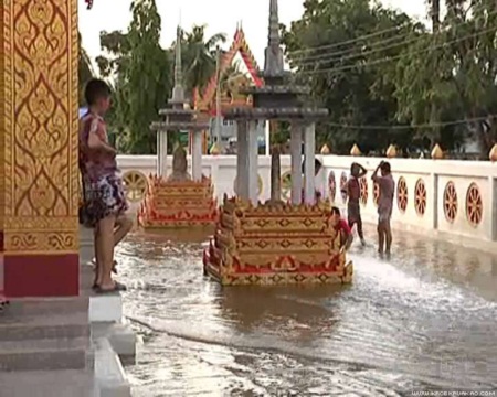 วัดถ้ำตะโกพุทธโสภา จ.ลพบุรี จัดงานลอยกระทงในโบสถ์ 