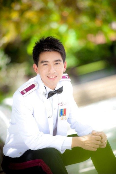 กรี๊ดแตก! เฟซบุ๊กสุดฮอต รวมภาพหนุ่มหล่อในเครื่องแบบ