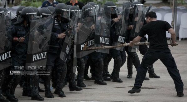 ภาระและการฝึกฝน ของเหล่าตำรวจควบคุมฝูงชน