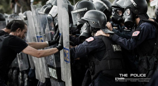 ภาระและการฝึกฝน ของเหล่าตำรวจควบคุมฝูงชน