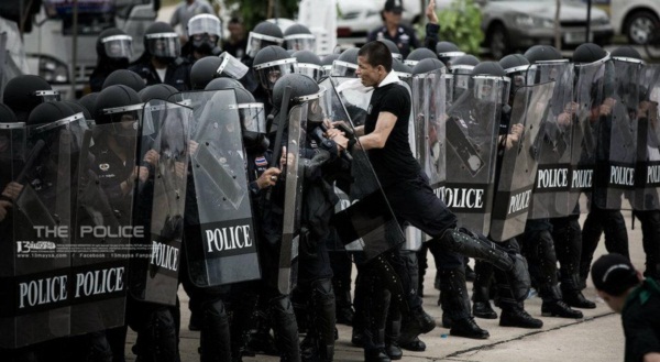 ภาระและการฝึกฝน ของเหล่าตำรวจควบคุมฝูงชน