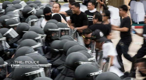 ภาระและการฝึกฝน ของเหล่าตำรวจควบคุมฝูงชน