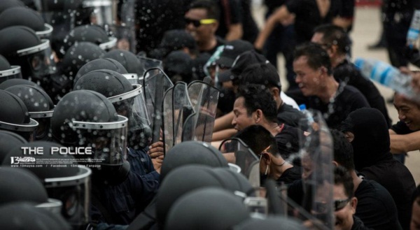 ภาระและการฝึกฝน ของเหล่าตำรวจควบคุมฝูงชน