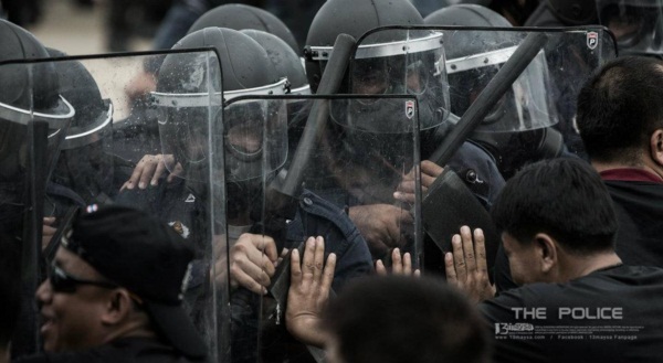 ภาระและการฝึกฝน ของเหล่าตำรวจควบคุมฝูงชน