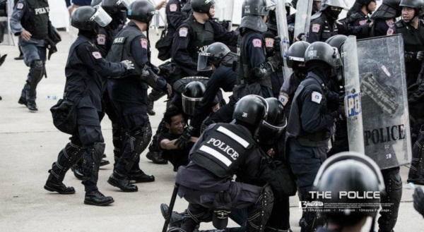 ภาระและการฝึกฝน ของเหล่าตำรวจควบคุมฝูงชน