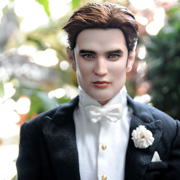 ทึ่ง! ศิลปินรีเพนท์ตุ๊กตา เอ็ดเวิร์ด-เบลล่า เหมือนจริงเว่อร์