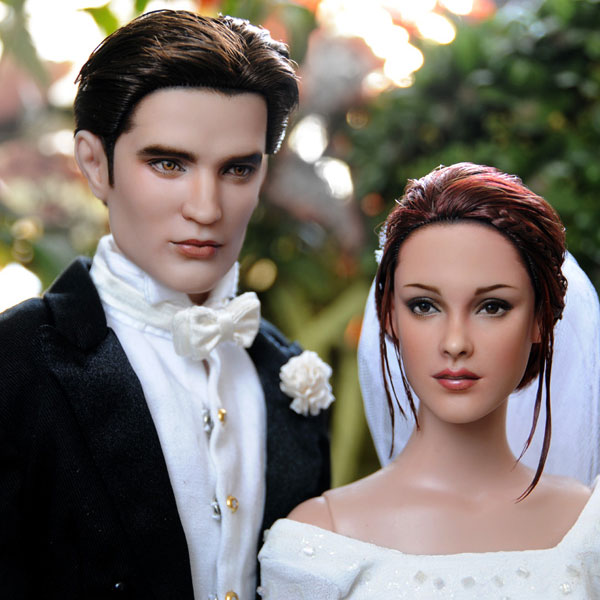 ทึ่ง! ศิลปินรีเพนท์ตุ๊กตา เอ็ดเวิร์ด-เบลล่า เหมือนจริงเว่อร์