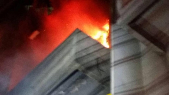 ไฟไหม้อาคารพาณิชย์ ปาก ซ.ลาดพร้าว 72 คุมเพลิงได้แล้ว