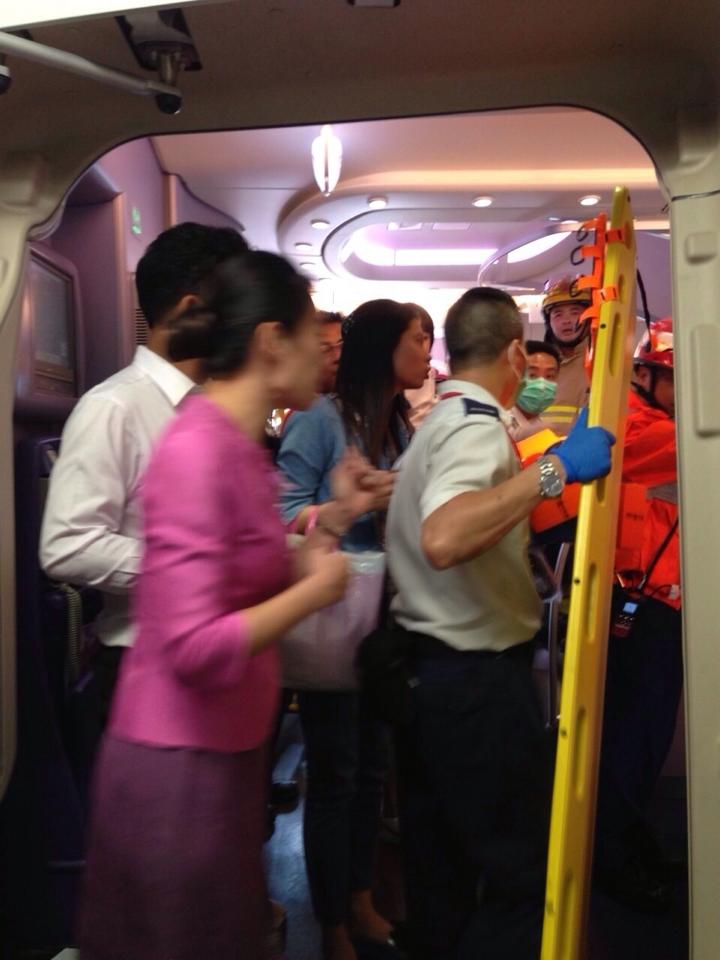 แอร์บัส A380 กรุงเทพฯ-ฮ่องกง ตกหลุมอากาศ ผู้โดยสารเจ็บราว 20 ราย