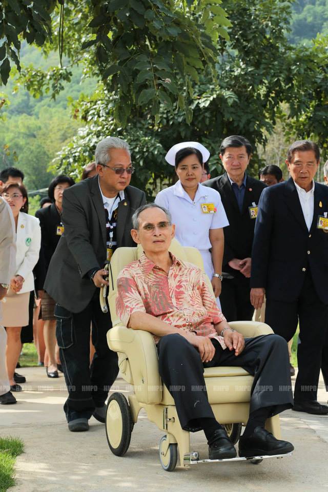 ในหลวง เสด็จฯ ทอดพระเนตรโครงการชั่งหัวมัน เพชรบุรี