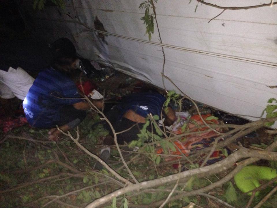 รถทัวร์กองเชียร์บุรีรัมย์ ยูไนเต็ดคว่ำ หน้าสนามบินสตึก เจ็บหลายราย