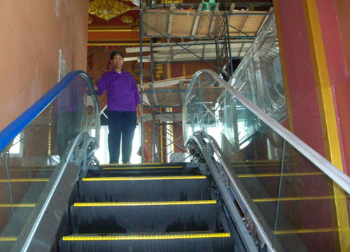 ฮือฮา! โบสถ์ไฮเทค ลงทุนเกือบ 100 ล้าน มีลิฟท์-บันไดเลื่อน