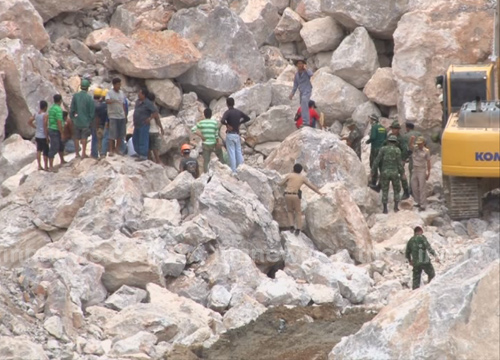 พบแล้ว! ร่างคนงานติดใต้ซากโรงโม่หินเพชรบุรี