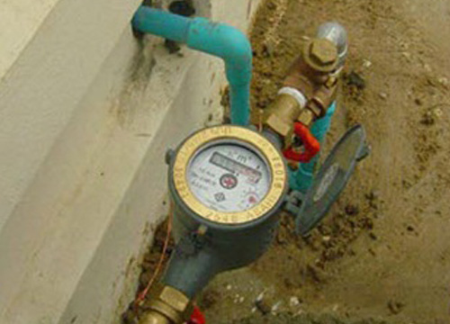 โจรขโมยมิเตอร์น้ำโชคชัยสเต็กเฮาส์-รังสิต ปล่อยน้ำพุ่ง หนีลอยนวล