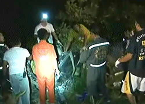 กระบะซิ่งแหกโค้งชะอำ ตายเกือบยกครัว 6 ศพ เจ็บอีก 3 ราย