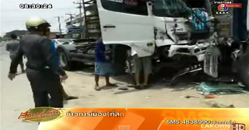 รถ 10 ล้อ ยัวะจัด ไม่พอใจถูกกระบะตัดหน้า ไล่บี้ชนแหลก 5 คันรวด