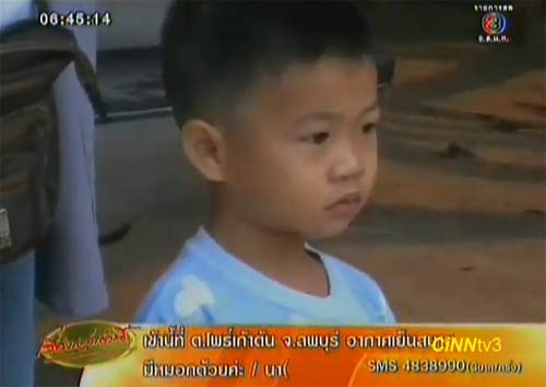 ทึ่ง! เด็กชาย 4 ขวบ ขับรถแบ็คโฮช่วยพ่อขุดสระ