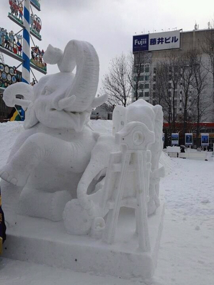 เจ๋ง! นักแกะสลักไทยคว้าแชมป์แกะสลักหิมะที่ญี่ปุ่น