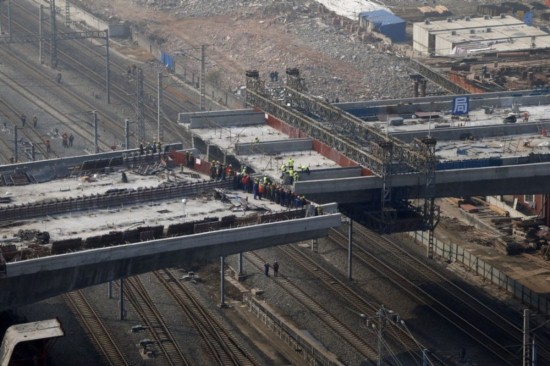 จีนผุดสะพานหมุนได้แห่งแรกของเอเชีย หนักร่วมหมื่นตัน