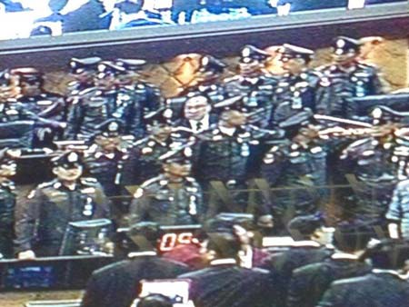 ตำรวจรัฐสภา เข้าคุ้มกันประธานสภา