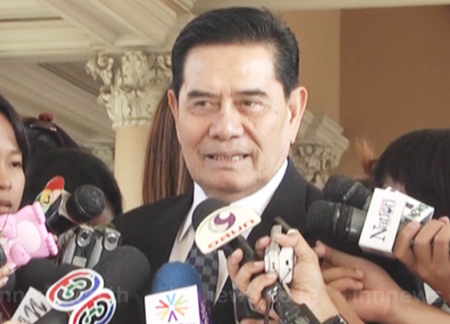 พล.ต.อ.ประชา พรหมนอก ถูกทหารรวบคาสนามบิน หลังไม่มารายงานตัว