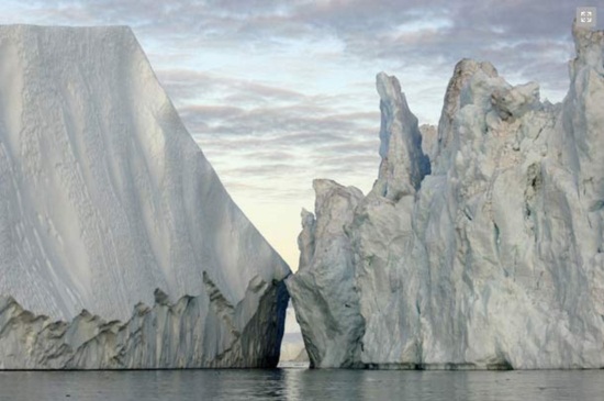 ตะลึง! คลิป ภูเขาน้ำแข็งขั้วโลกแตกตัวครั้งใหญ่