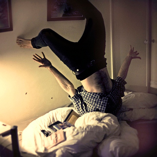 รูปถ่ายแนวใหม่ตีลังกาหัวทิ่ม คอไม่แข็งจริงอย่าลอง!