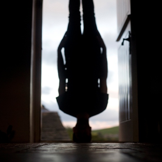 รูปถ่ายแนวใหม่ตีลังกาหัวทิ่ม คอไม่แข็งจริงอย่าลอง!