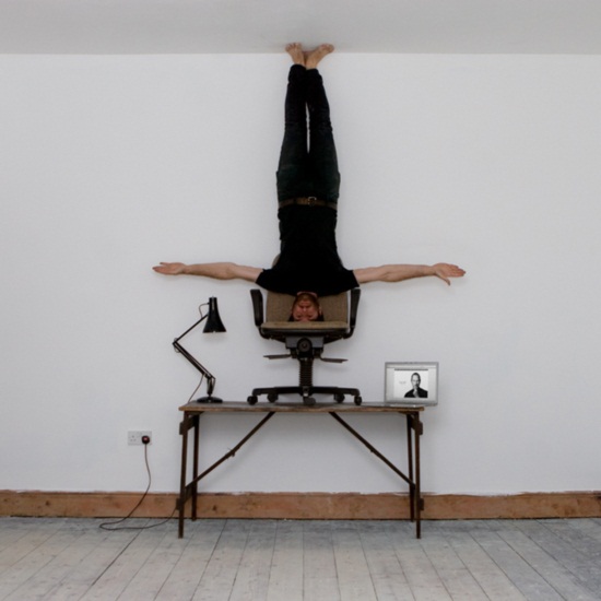 รูปถ่ายแนวใหม่ตีลังกาหัวทิ่ม คอไม่แข็งจริงอย่าลอง!