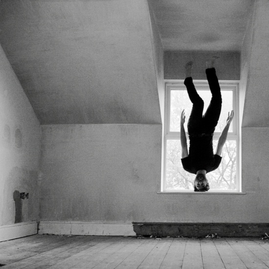 รูปถ่ายแนวใหม่ตีลังกาหัวทิ่ม คอไม่แข็งจริงอย่าลอง!