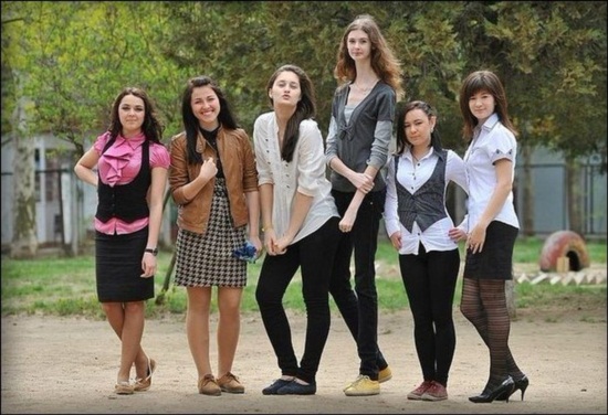 อึ้ง! สาวยูเครนคอยาว ตัวสูงชะลูดกว่า 210 ซม.