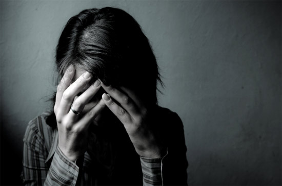 บุกจับสาวลาวลอบขายบริการ ในร้านคาราโอเกะ ติดรั้วอำเภอ-โรงพัก