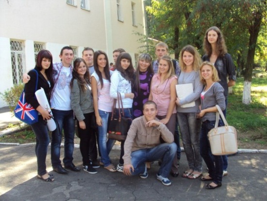 อึ้ง! สาวยูเครนคอยาว ตัวสูงชะลูดกว่า 210 ซม.