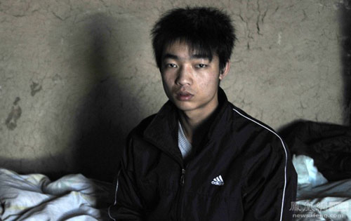 สุดกตัญญู! หนุ่มจีนทิ้งการเรียน ดูแลพ่อในวาระสุดท้าย