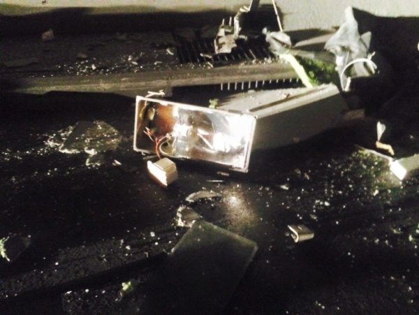 รถคอนเทนเนอร์ยางระเบิด ท้ายสะบัดกระแทกผนังอุโมงค์ลอดแยกศรีอุดมถล่ม