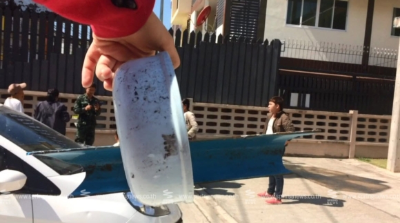 ลอยโคมฉลองพัฒน์ยศ ร่วงติดเสาไฟฟ้า-ระเบิดบึ้ม ชาวบ้านแตกตื่น 