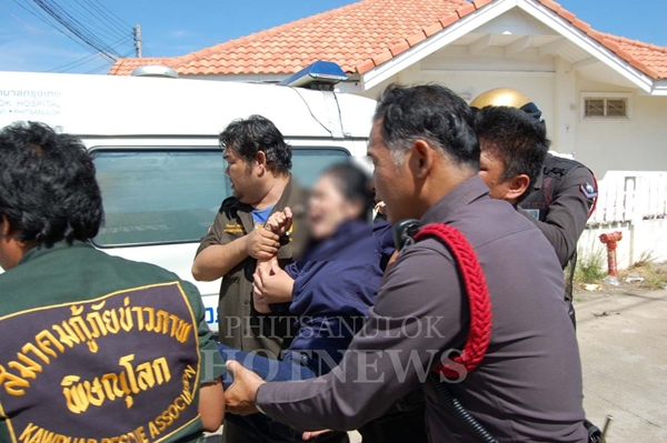 แม่คลุ้มคลั่ง ใช้มีดจี้ลูกสาววัย 9 ขวบเป็นตัวประกันคาบ้าน