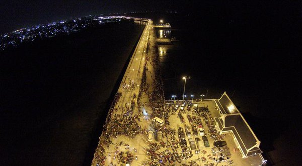 บรรยากาศชลบุรี ปิดถนนเอาใจเด็กแว้น จัดซิ่งประลอง คนแห่ดูเป็นพัน