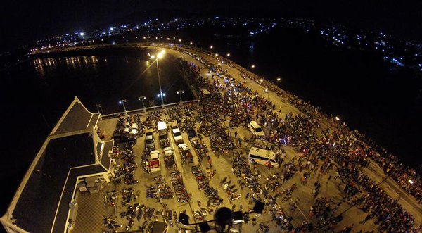 บรรยากาศชลบุรี ปิดถนนเอาใจเด็กแว้น จัดซิ่งประลอง คนแห่ดูเป็นพัน