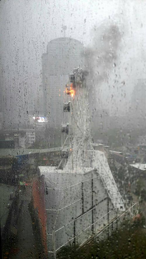 ไฟไหม้กระเช้า Dinosaur Planet สวนสนุกเปิดใหม่ ไฟลุกไหม้ส่งควันคลุ้ง