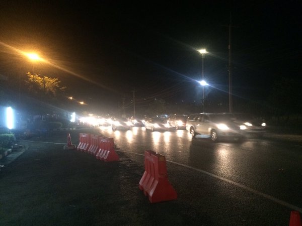 คนทยอยเดินทางกลับกรุงเทพฯ พบขาเข้าตัวเมืองโคราช รถติดหนึบ