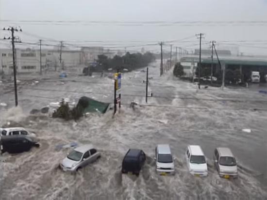 โลกออนไลน์หยิบคลิปสึนามิญี่ปุ่นมากระพือข่าวเขื่อนแตกที่จีน