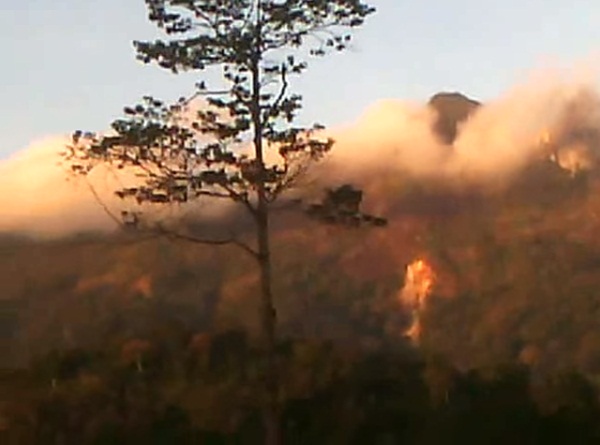 หินถล่มเมืองกระบี่ กินพื้นที่กว้าง พบเป็นจุดเดียวกับโคลนถล่มปี 54