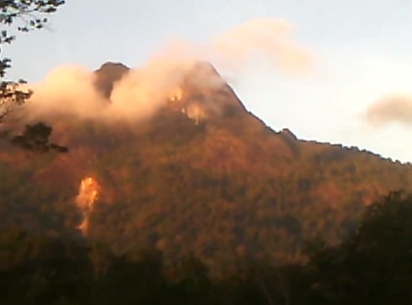 หินถล่มเมืองกระบี่ กินพื้นที่กว้าง พบเป็นจุดเดียวกับโคลนถล่มปี 54