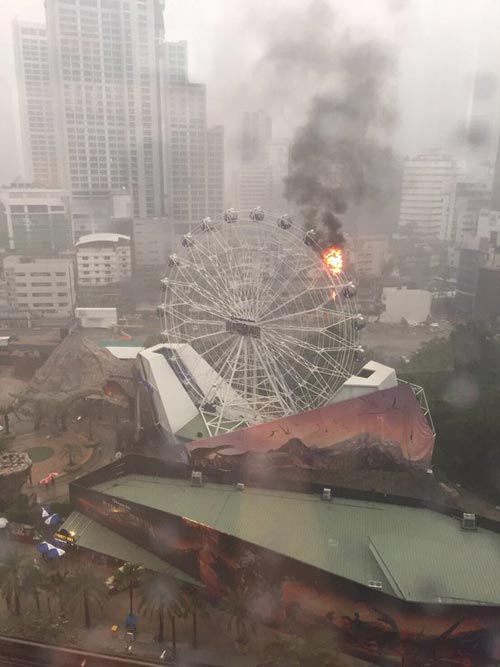 ไฟไหม้กระเช้า Dinosaur Planet สวนสนุกเปิดใหม่ ไฟลุกไหม้ส่งควันคลุ้ง