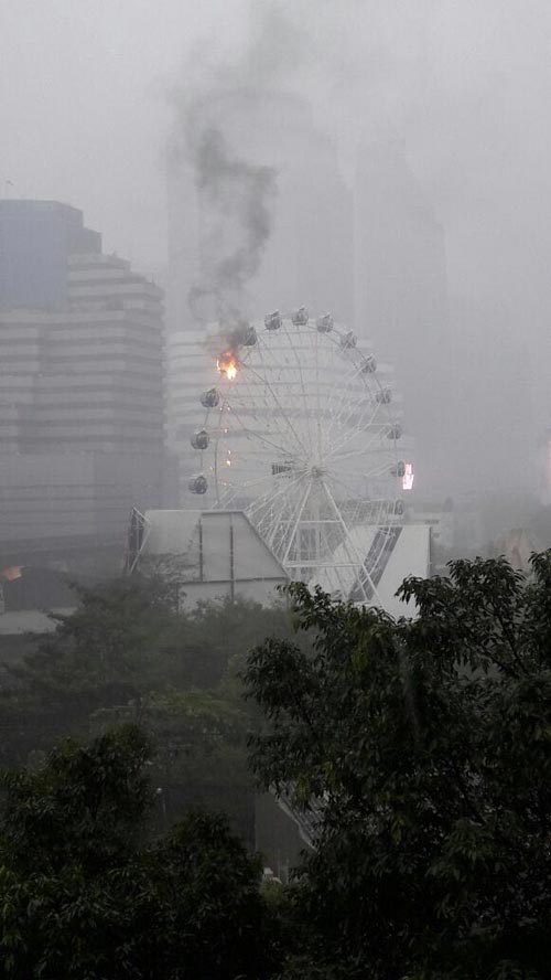 ไฟไหม้กระเช้า Dinosaur Planet สวนสนุกเปิดใหม่ ไฟลุกไหม้ส่งควันคลุ้ง